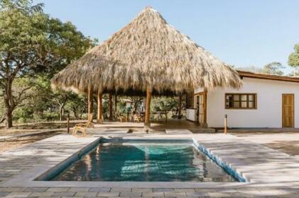 Los Clavos Surf Camp