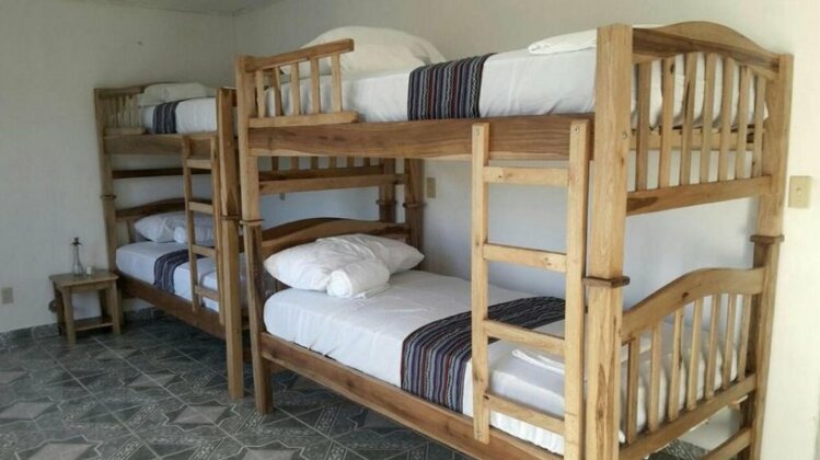 Island Roots Hostel - Photo3