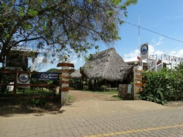 Badaboom Hostal & Surf