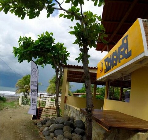 Bananoz Surfhouse