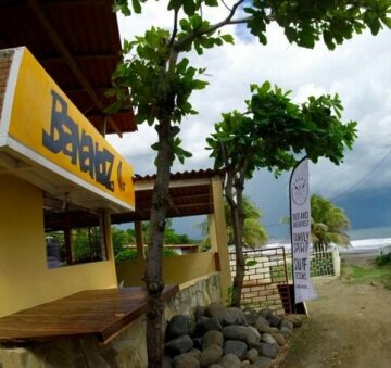 Bananoz Surfhouse