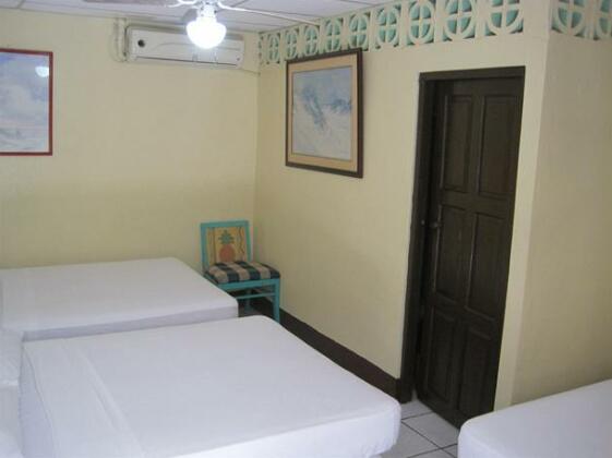 Hotel Ivania's - Photo4