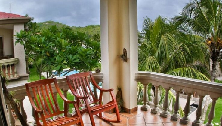 Villas Iguana A-15 Beachfront Condo - Photo3