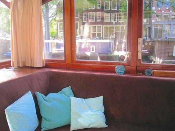 A372 Private Houseboat Amsterdam City Centre - Photo3