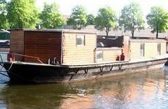 Antonia Houseboat B&B