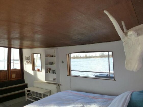 Bed in Boat Amsterdam - Photo4