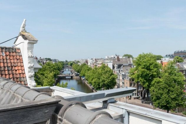 Canal apartment 17th Century inc roof terrace