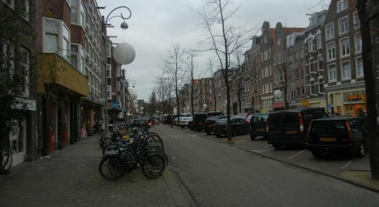 Houseboat in Jordaan Area