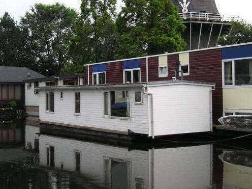 Houseboat under the Mill