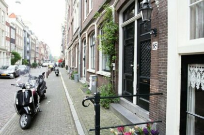 Kerkstraat Bed and Breakfast Apartment with private Garden