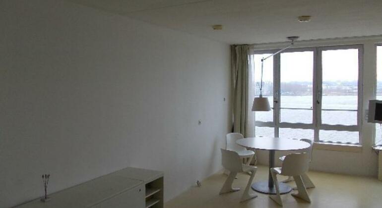 Luxurious Center Harbour View - Photo2