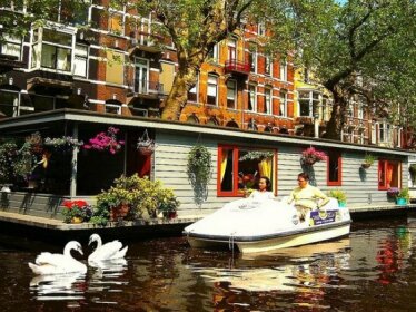 PhilDutch Houseboat Bed and Breakfast