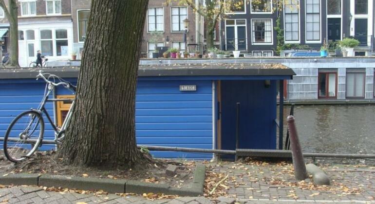 The Blue Houseboat - Photo2