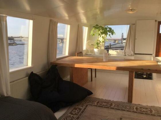 The Island Houseboat - Photo4