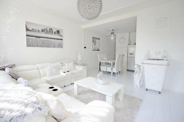 White Luxury Penthouse in City Centre - Photo2