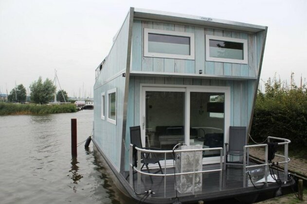 Tiny Houseboat