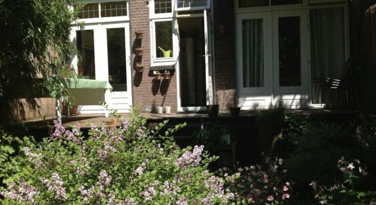 Bed and Breakfast Rotterdam Vroesenpark - Photo2