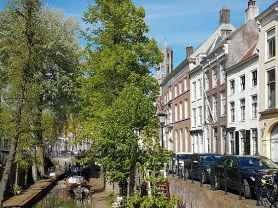 Large Historical Apartment & Canal Terrace