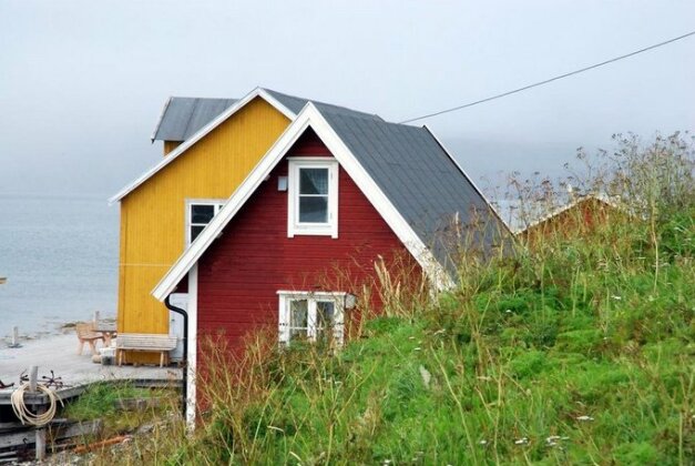 Kongsfjord Gjestehus Manedskarbua - Photo2