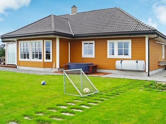 Rolvsnes - Photo5