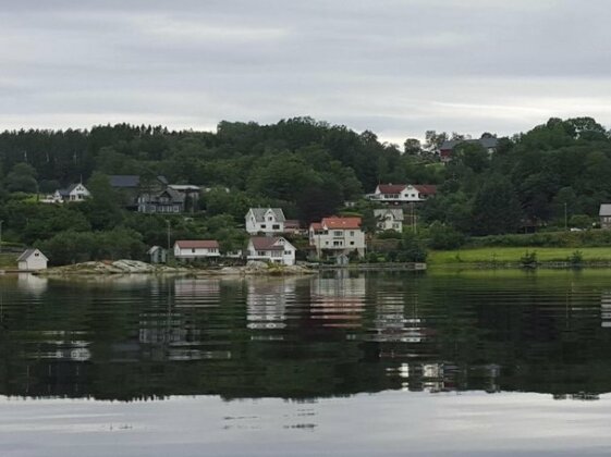 Hytte ved fjorden