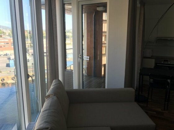 Modern 1 Bedroom With Balcony And View - Photo5