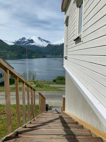 Olden Fjord Apartments - Photo2