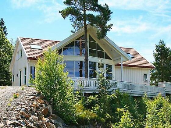 Four-Bedroom Holiday home in Tvedestrand - Photo2