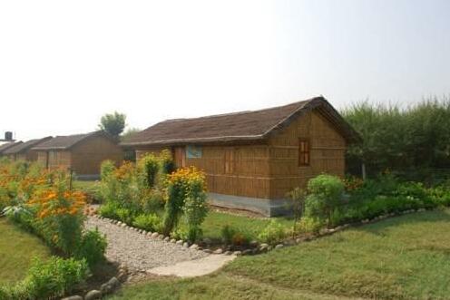 Chitwan Bamboo Lodge - Photo2