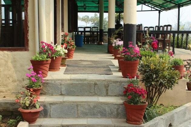 Hotel River Side Chitwan - Photo2