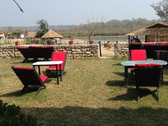 Hotel River Side Chitwan - Photo3