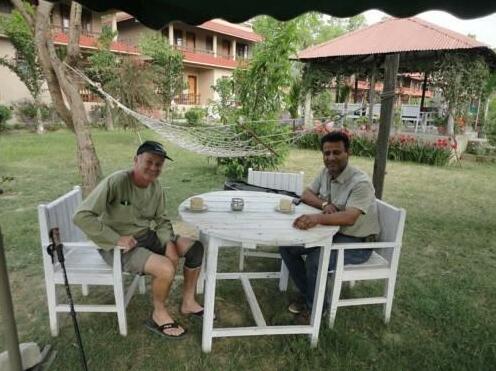 River Bank Inn - Photo4