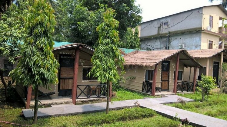 Tharu Lodge - Photo2