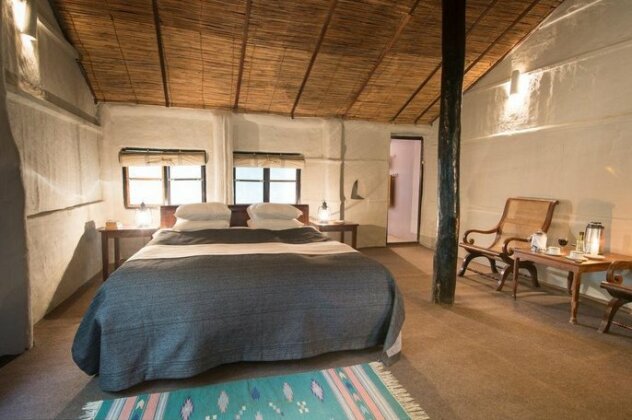 Tiger Tops Tharu Lodge - Photo4
