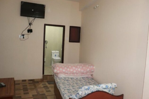 Typical Tharu Guest House - Photo2