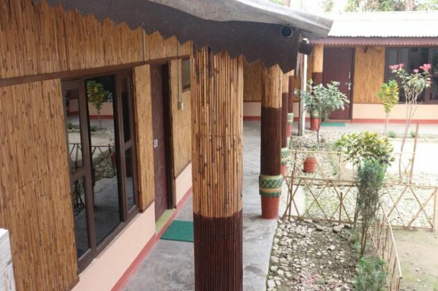 Typical Tharu Guest House - Photo3
