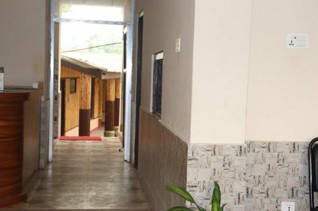 Typical Tharu Guest House - Photo4