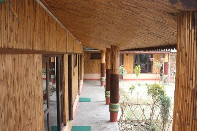 Typical Tharu Guest House - Photo5