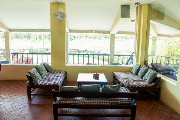OYO 556 Chitwan Riverside Resort - Photo4