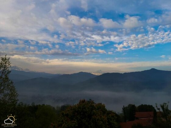 Under The Fog - Photo4