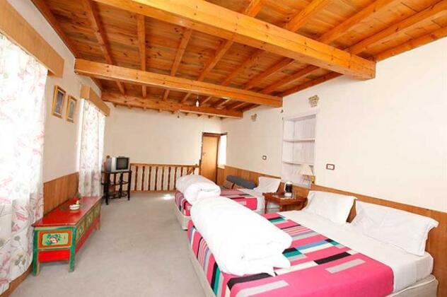 Hotel Oms Home - Photo4