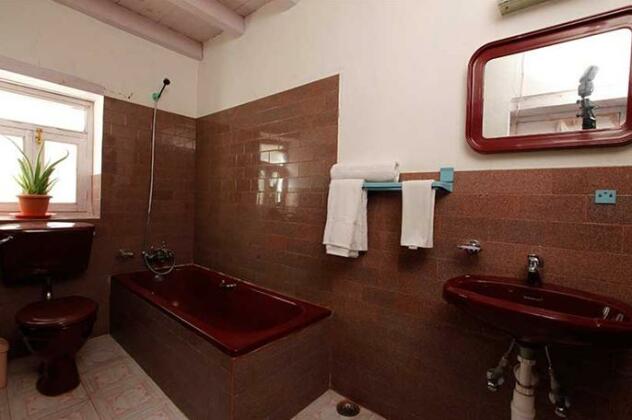 Hotel Oms Home - Photo5