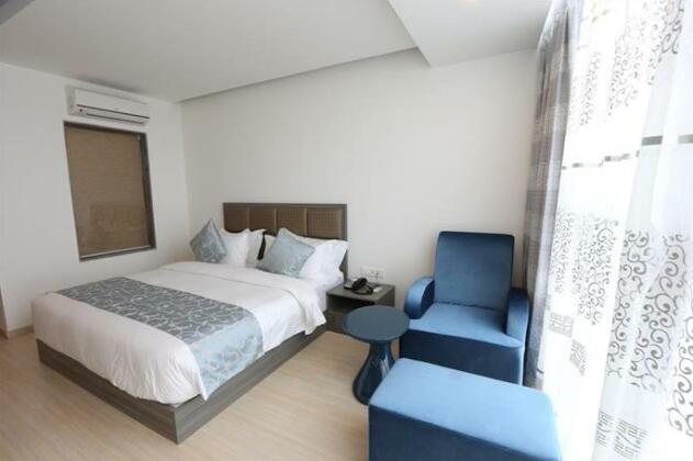 City Hotel And Suites - Photo5