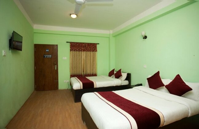 OYO 237 Hotel S Galaxy - Photo2