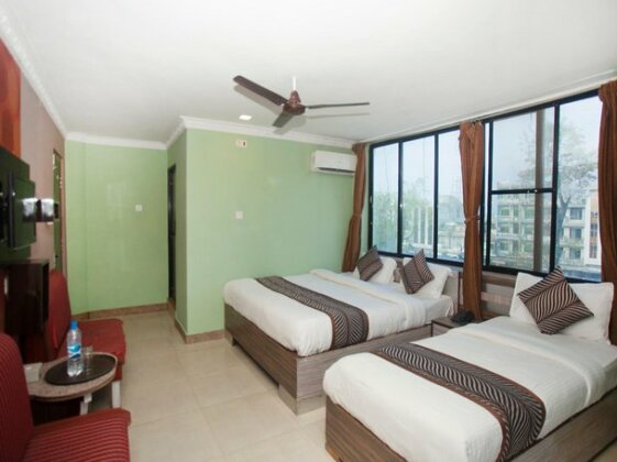 OYO 343 Pop Life Hotel - Photo2