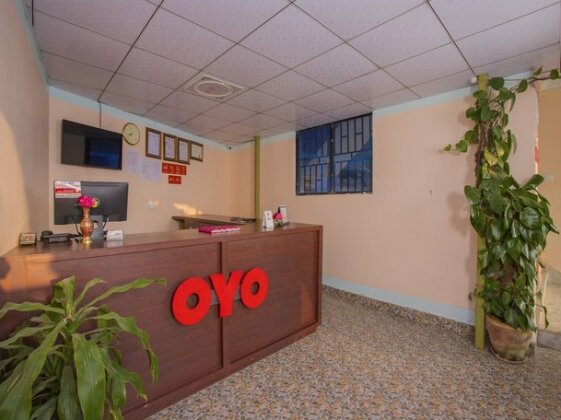 OYO 271 Hotel Golden Three - Photo2