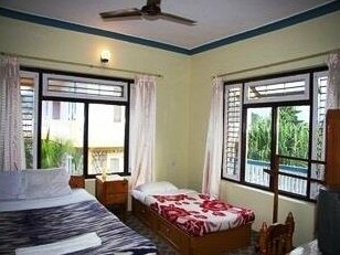 Hotel Dharma Inn - Photo2