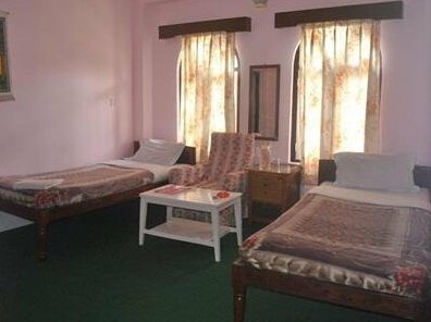 Hotel Dharma Inn - Photo4