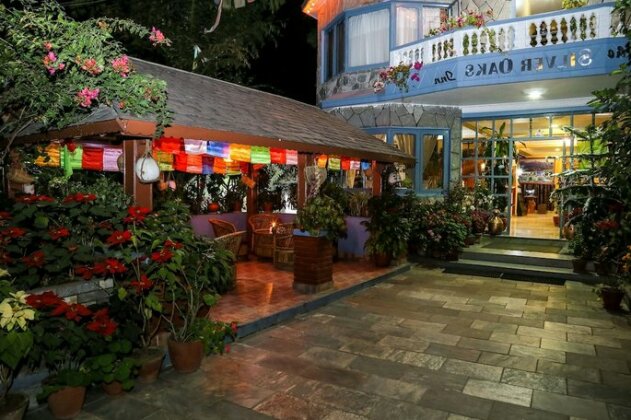Hotel Silver Oaks Inn