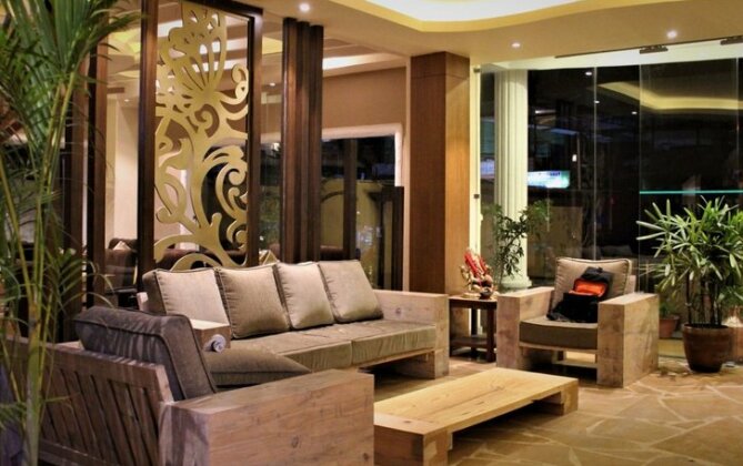 Teeka's Holiday Inn - Photo3